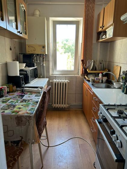 Apartament 3 camere, etajul 3/4, zona Pacurari