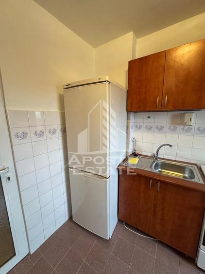 Apartament cu 2 camere de închiriat în zona Modern,centrală proprie