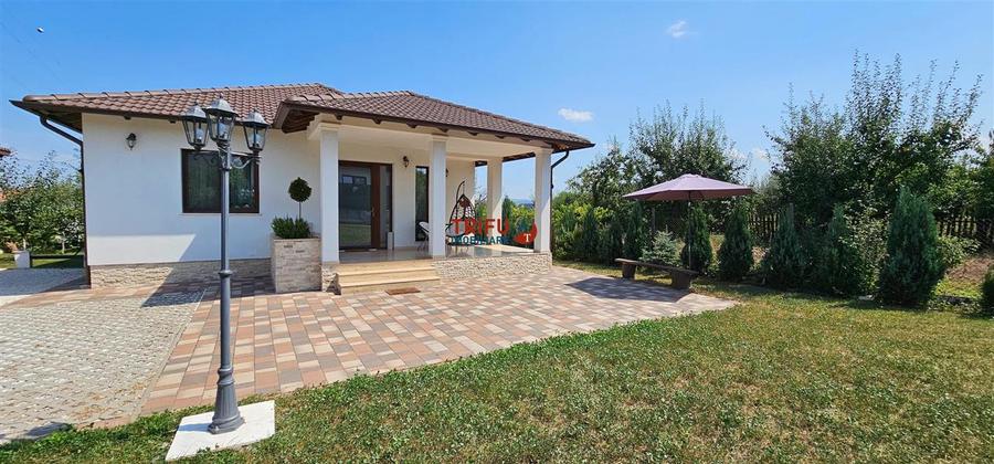 Casa de vanzare cu 1698mp teren 4 camere si pivnita