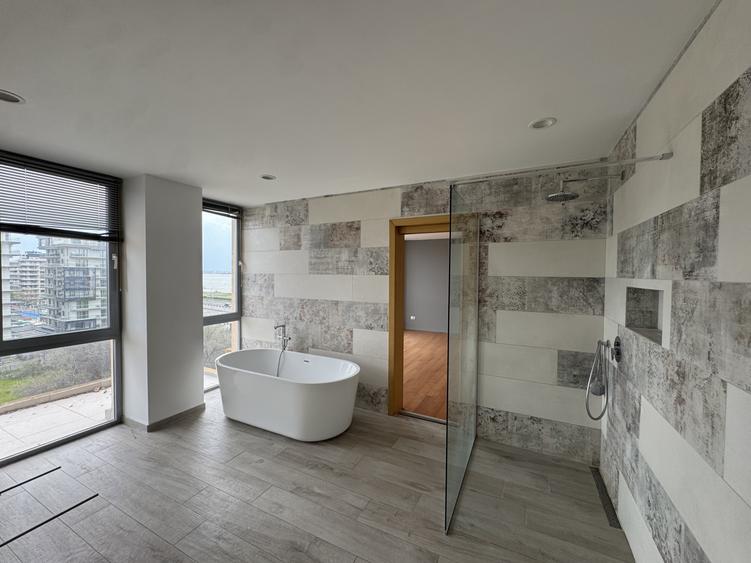 Penthouse langa plaja cu vedere la mare si terasa imensa