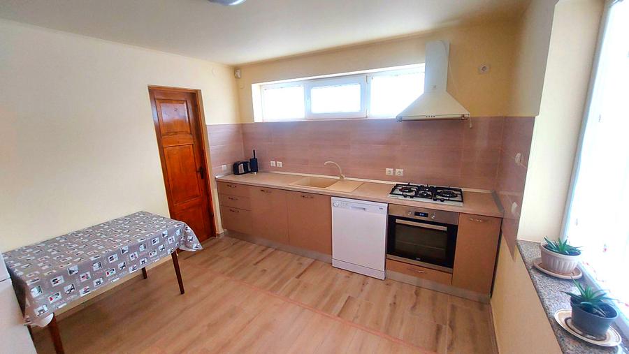 Gospodarie, casa cu 5 camere si 8272 mp teren, in Oarda