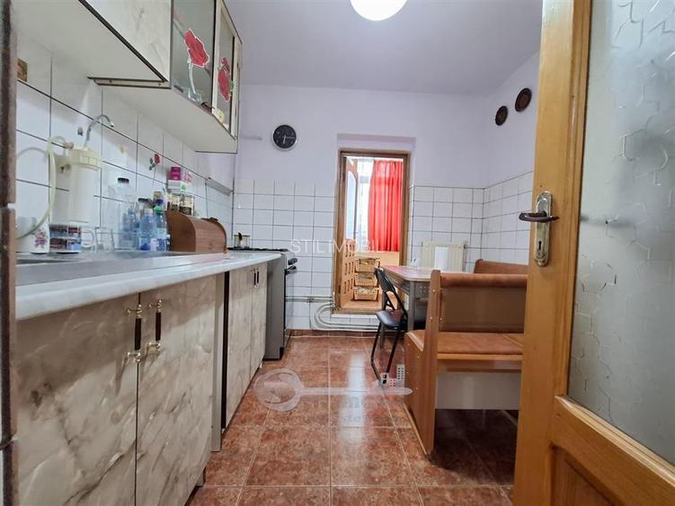 Apartament 3 camere decomandat, Nicolina, baie cu geam - 4