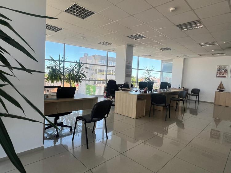 Birou elegant, mobilat,luminos, supraf. vitrata mare, lift , 241 mp, Bd. Mamaia