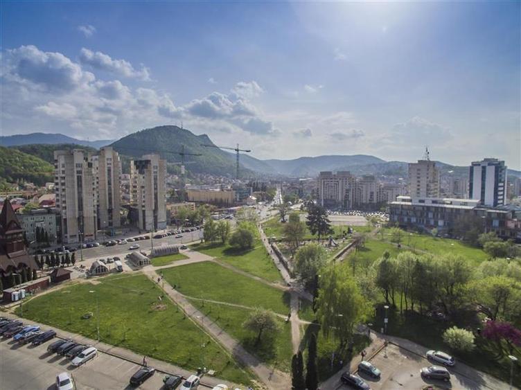 Apartament cu 3 camere, etaj2, 2balcoane, Centru Civic Brasov