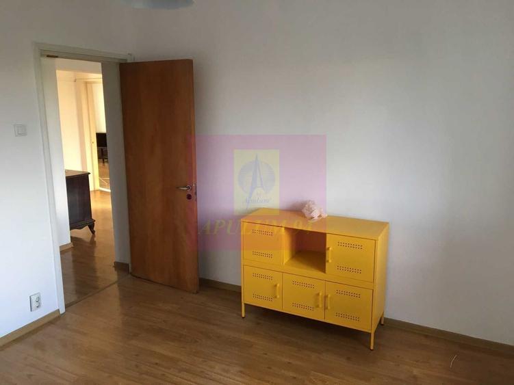Apartament 3 camere, spațios, luminos și liniștit, cu vedere spre parc și lac