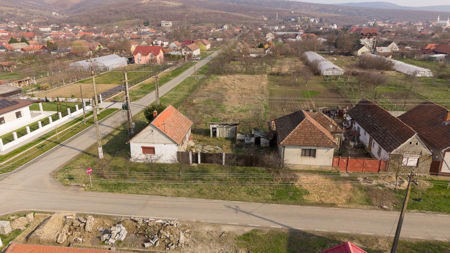 Teren 1.570 mp + casă din cărămidă–zonă liniștită
