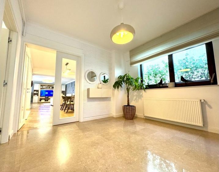 Apartament de LUX  cu gradina privată