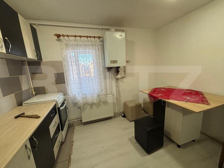 Apartament de vanzare, cu 2 camere, 50 mp, etaj 3, zona Independentei