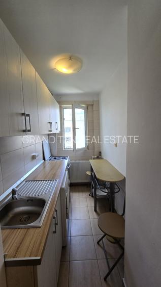 Vanzare apartament 2 camere decomandat, mobilat si utilat ,Strada Resita - 3