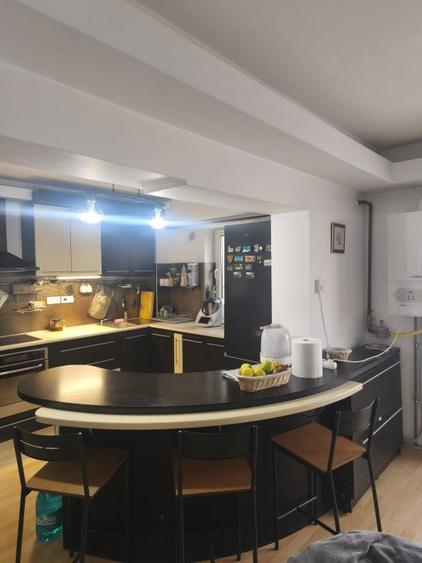Apartament 4 camere, etaj 2, 82mp utili, zona Hurmuzachi, Radauti