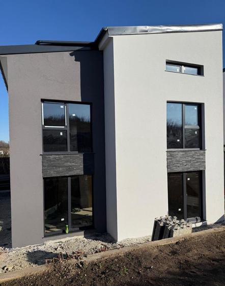 Duplex cu 4 camere, 115 mp plus 495 mp teren, Garaj, zona strazii Avram Iancu