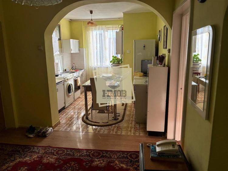 Apartament 3 camere decomandat si pivnita zona Mihai Viteazu