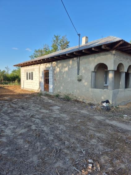 Casă de vânzare în comuna Făcăeni, județul Ialomița – teren 2600 mp, casă nouă,