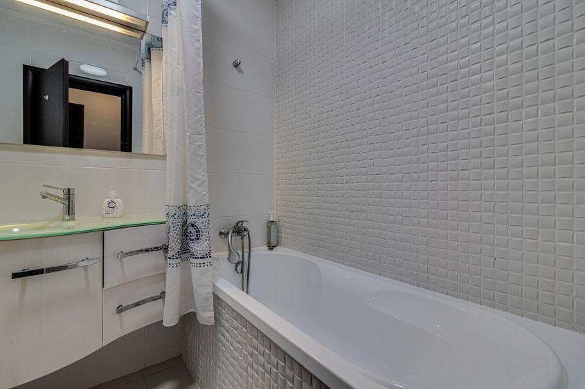 3 camere, LUMINOS, 90 mp + gradina 150 mp, View SUPERB,  Parcare!