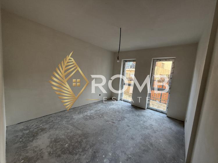 Apartament pe două niveluri, 60 mp, teren 360 mp, zona Edgar Quinet