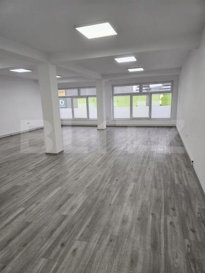 Spatiu comercial, 3 birouri, 220 mp, zona Mall Bistrita