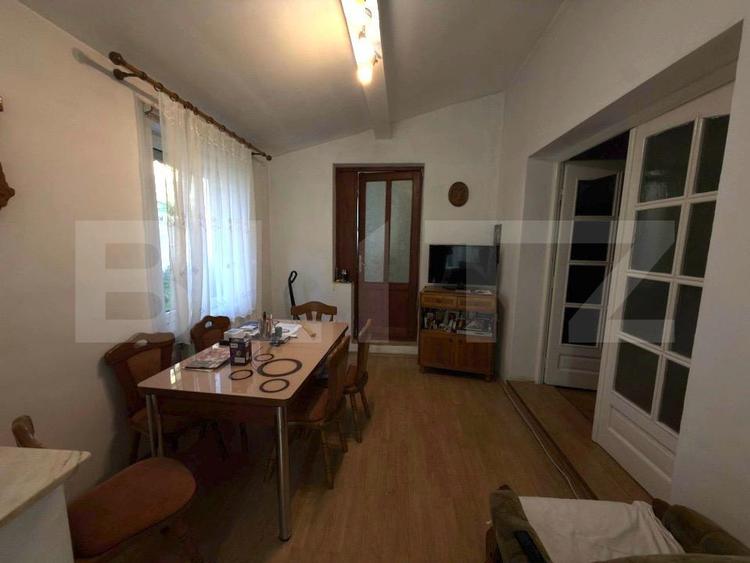 Casă spațioasă cu 2 corpuri , 300 mp– ideală pentru 2 familii – teren 776 mp