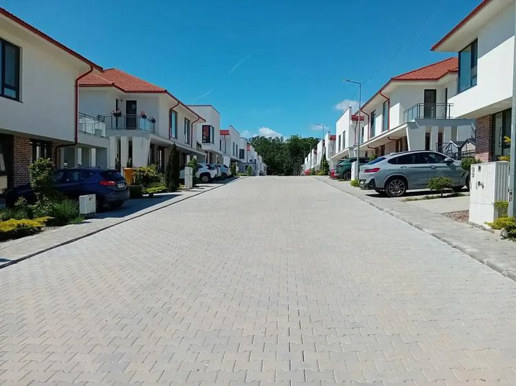 Vilă duplex luminoasă, 5 camere, Pădure Lac, Mogoșoaia