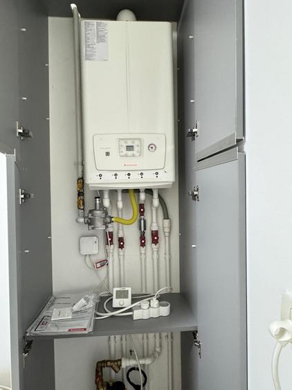 2 camere decomandat, renovat | Etaj 1/4 | Parcare inclusă | Mobilat și utilat