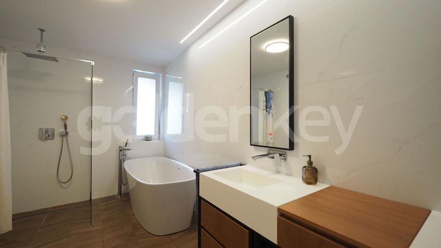 Apartament renovat cu 3 camere, 2 bai | 190mpc | garaj si boxa