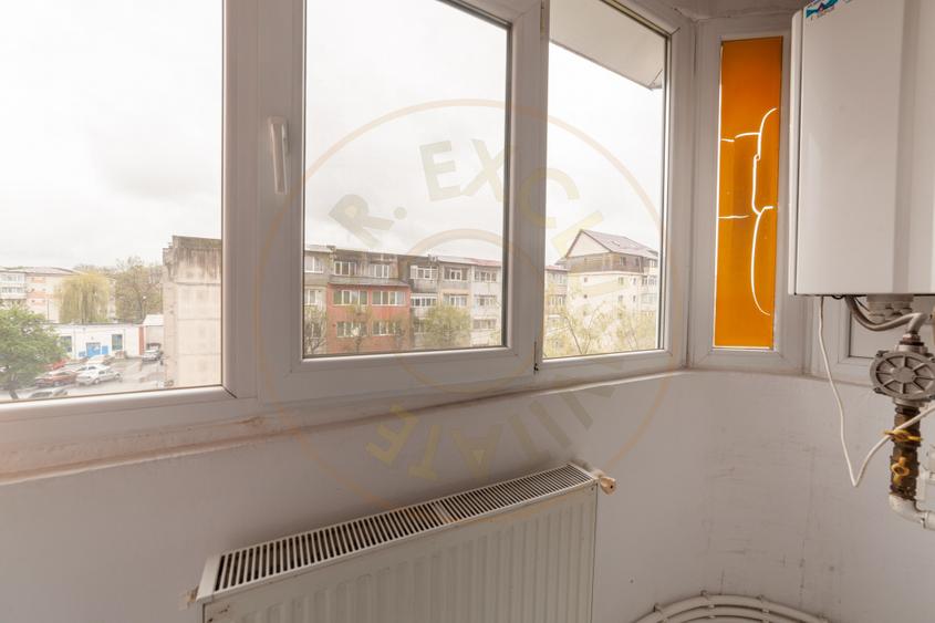 Apartament 3 camere - decomandat - 3 balcoane, etaj 3 cu lift, bloc 1991