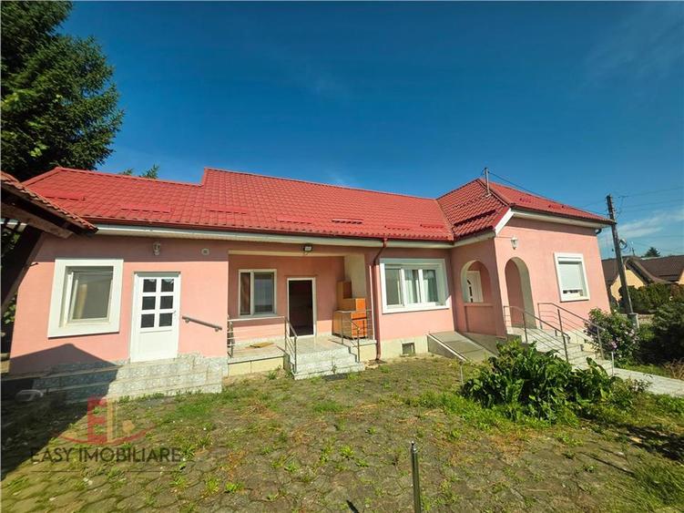 Casa de vanzare, Voiniceni, 10 arii, pivnita, 2 bucatarii, spre Unirii, Mures
