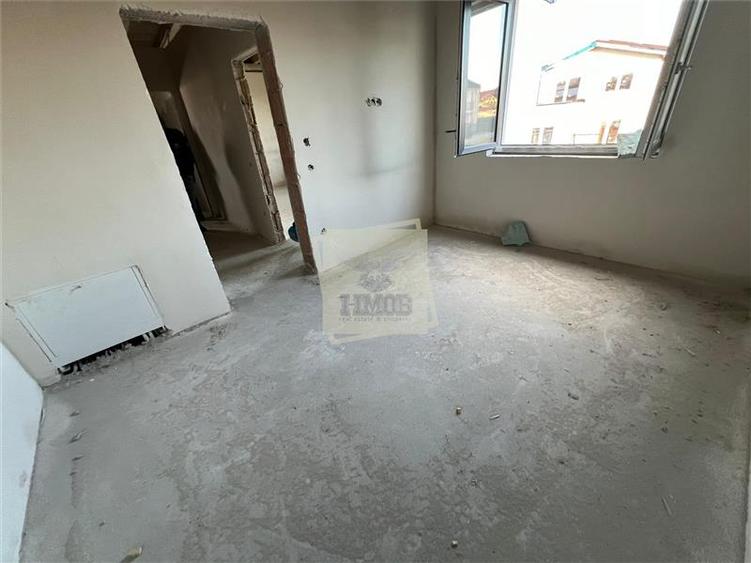 Casa la alb 2 bai 2 balcoane si curte 170 mp in Sibiu