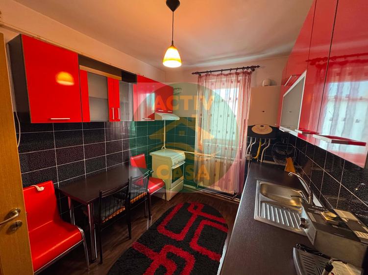 DE VÂNZARE – APARTAMENT CU 3 CAMERE