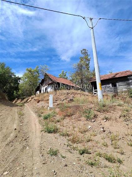 888 mp teren cu priveliste si cladiri in Mihaileni - 13