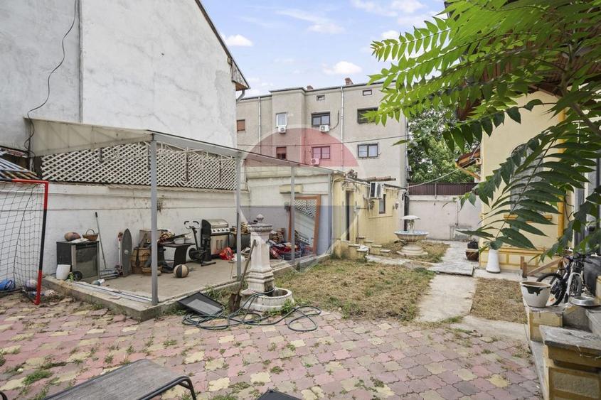 Casă / Vilă cu 7 camere de vânzare în zona Parcul Circului