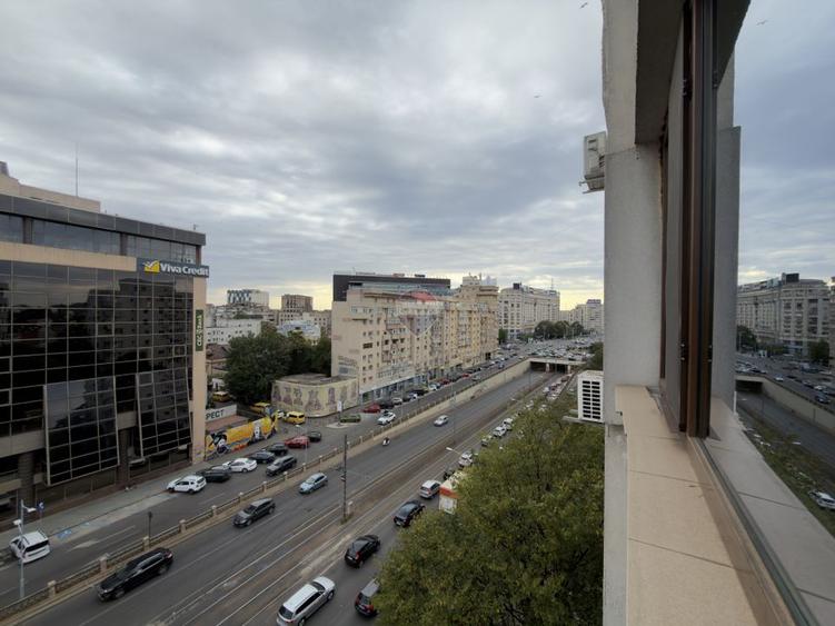 Apartament cu 3 camere de închiriat in Piata Victoriei