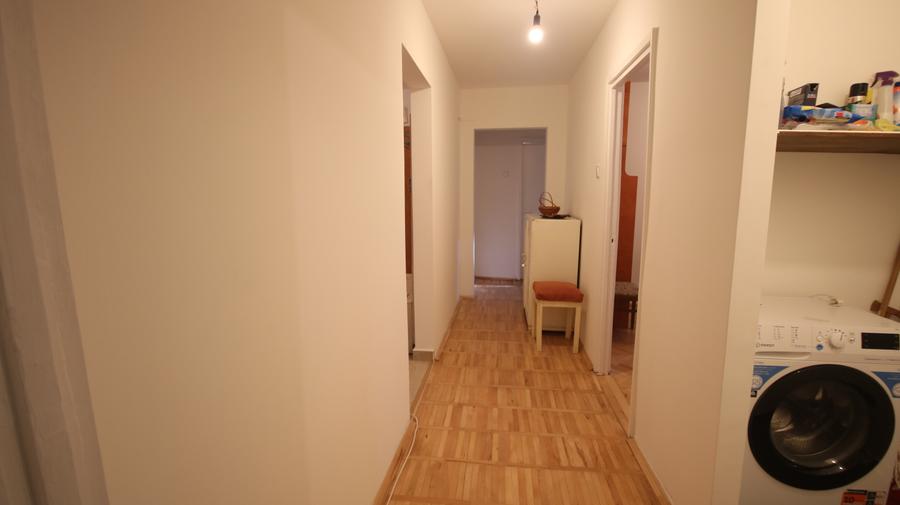 Vanzare apartament cu 4 camere renovat recent,imobil reabilitat termic,lift