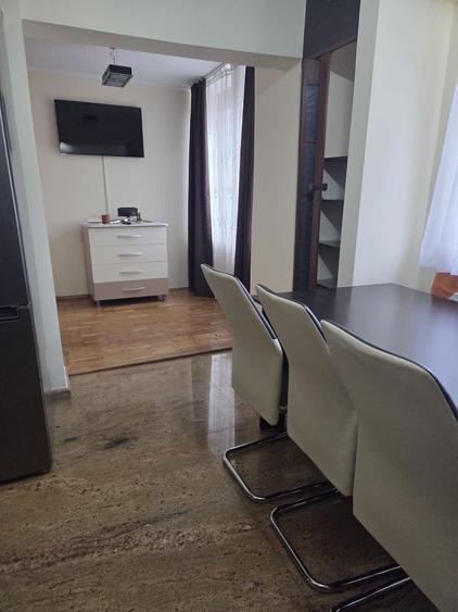 Apartament 2 camere decomandat-zona Spitalul Judetean-125.500 euro neg