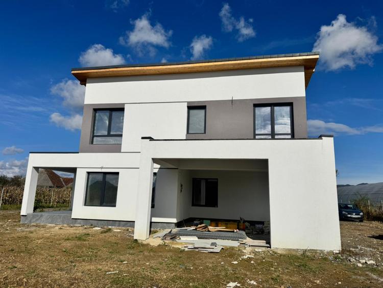 Casă individuală finisată complet – Clasă energetică A – 130 mp utili, teren 440