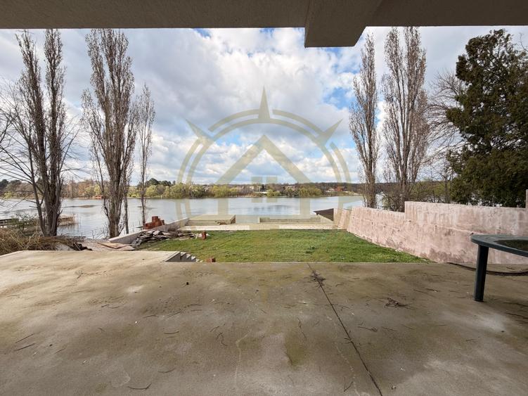 DOM00448 - Vila cu piscina infinity si iesire la lacul Snagov