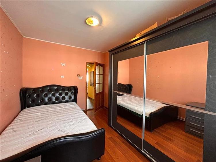 3 Camere decomandat zona GEPEX
