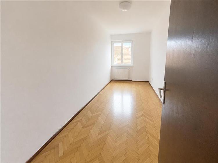 Apartament reprezentativ, 5 camere, pentru birou sau locuinta, Central, Brasov