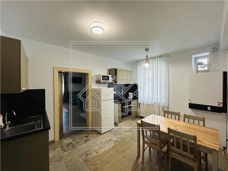 Casa cu 6 apartamente + gradina - pretabil investitii