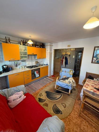 3 CAMERE cu bucatarie mare, Narcisa