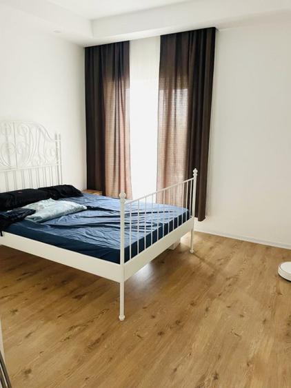 Inchiriez apartament 2 camere in Cosmopolis .