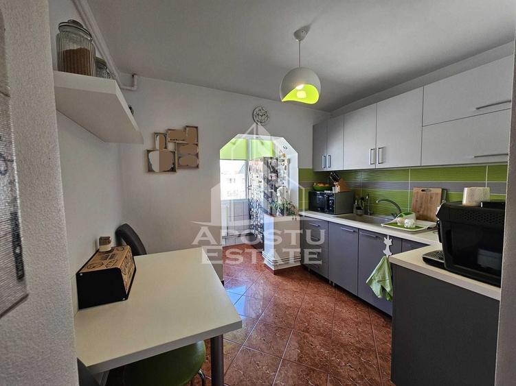 Apartament cu 3 camere de vanzare, 2 bai, zona Soarelui, Timisoara