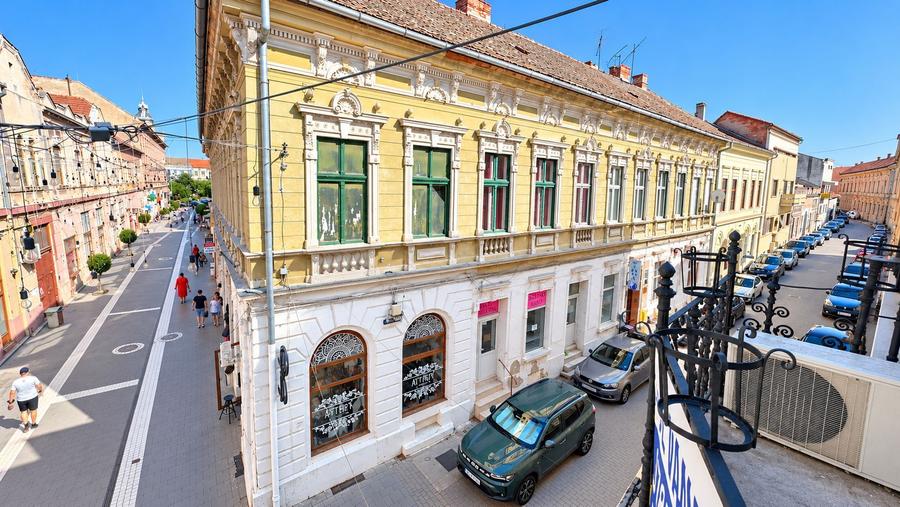 De vânzare/ închiriat Apartament istoric, 2 camere, Central Arad