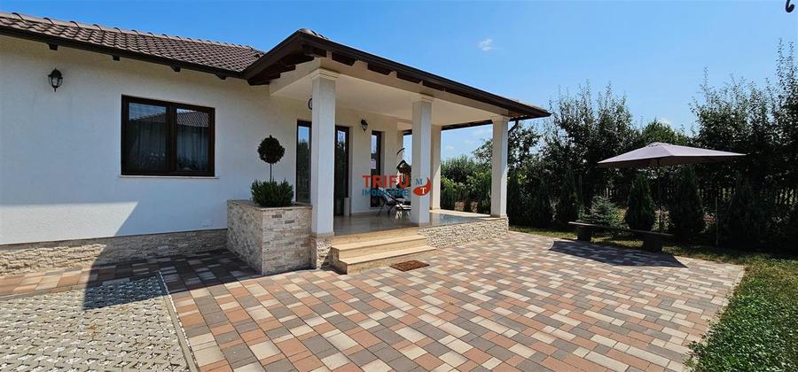 Casa de vanzare cu 1698mp teren 4 camere si pivnita