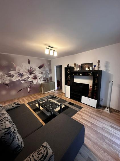 Apartament de 3 camere, etajul 1/4, zona Alexandru cel Bun