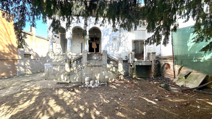 Oferta Rara - Parcul Cismigiu vila (de renovat), singur curte si  cu teren mare - 5