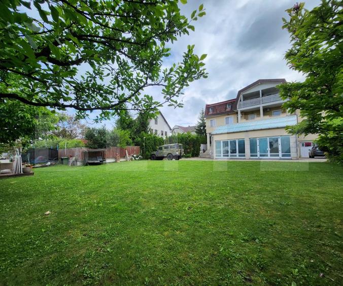 Casa la Platoul Cornesti cu 12 camere cu Piscina Interioara