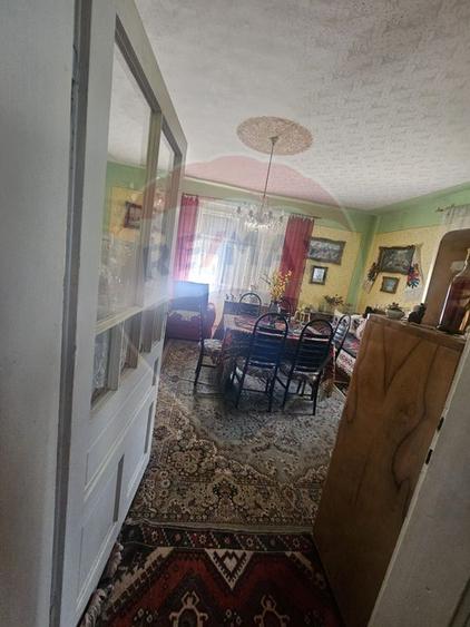 Casă / Vilă cu 4 camere de vânzare