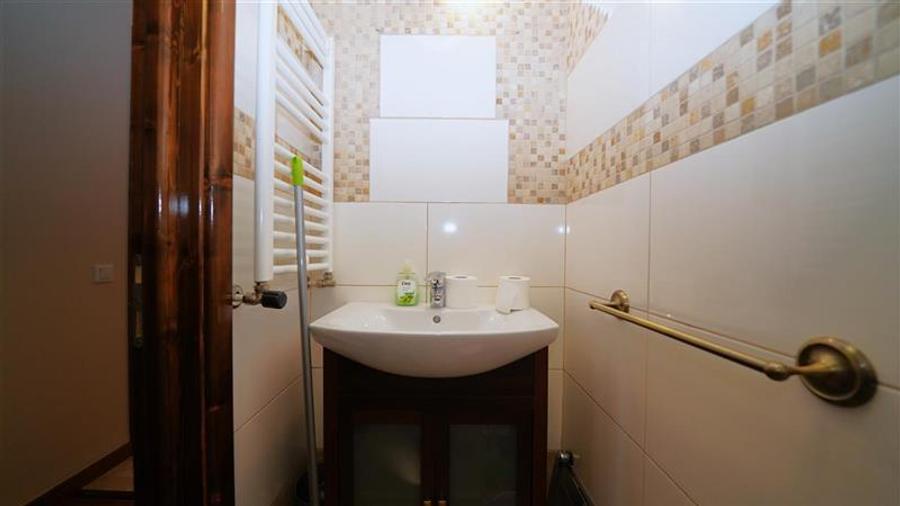 Apartament cu 3 camere, terasa generoasa si doua locuri de parcare, Ared