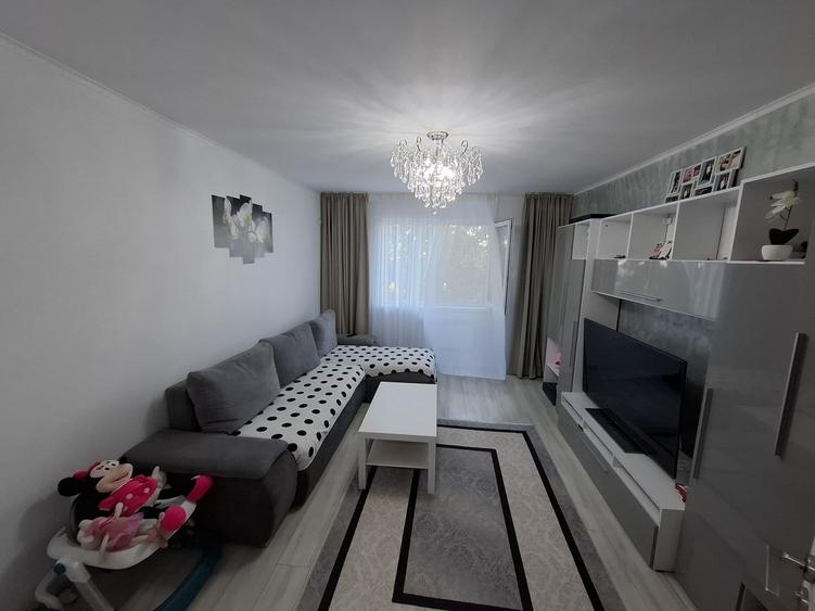 Garsonieră renovată zona Far