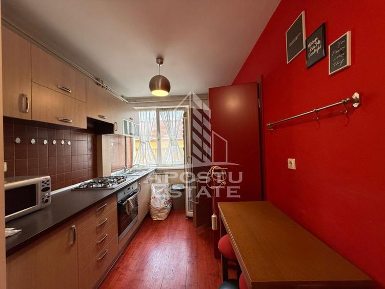 Apartament 2 camere de vanzare, etaj 2, zona Piata 700 Timisoara